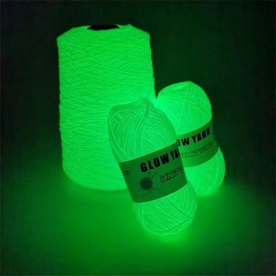 150D 2mm Glow Dark Yarn vert Brillant dans la laine de tricot sombre