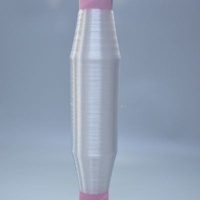 Fabrication à partir de fibres noires de fibres PBT à base de polymère naturel