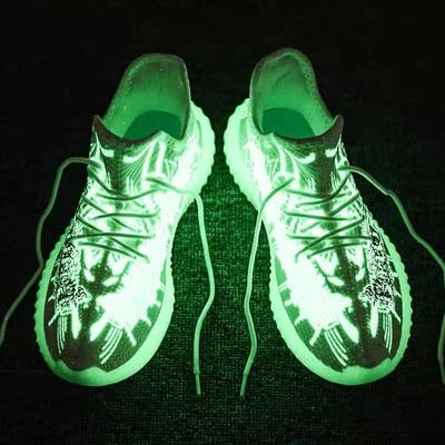Chaussures à rayonnement supérieur de fil noir de polyester FDY Fil de tricot fluorescent