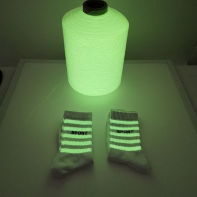 900D 5000m Lumière dans l'obscurité fil acrylique fil de couture lumineux