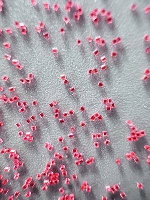 Médias de soufflage en plastique à haute stabilité thermique 0,40 mm pour les composants en plastique moulé